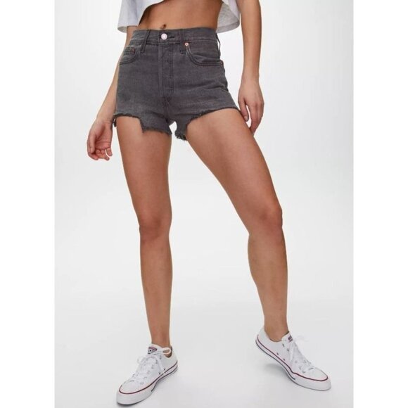 NWT Aritzia Levi's Grey wash 501 Original Short  Mid-rise denim shorts size 27 - Picture 16 of 16
